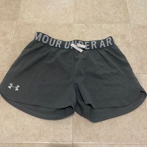 Under armor shorts💛